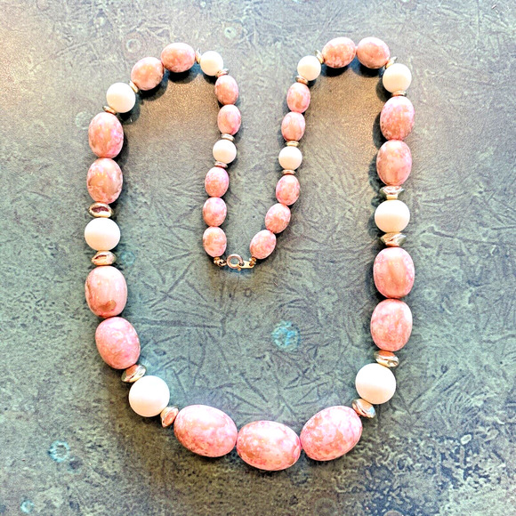 Vintage Mid Century Beaded Necklace Pink Cream Gold Mottled Beads Classic 1960's - Picture 1 of 8